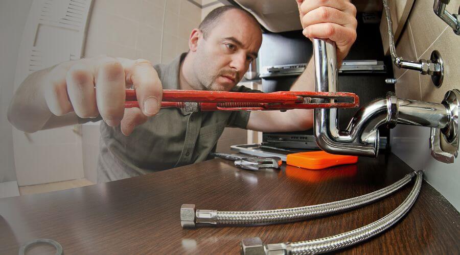 Expert burst pipe repair services in McCamey, TX